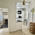 아파트 3 Avec Salon Et Terrasse *