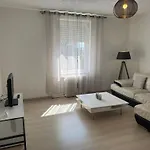 3 Avec Salon Et Terrasse *