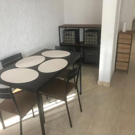 F4 Meuble Διαμέρισμα