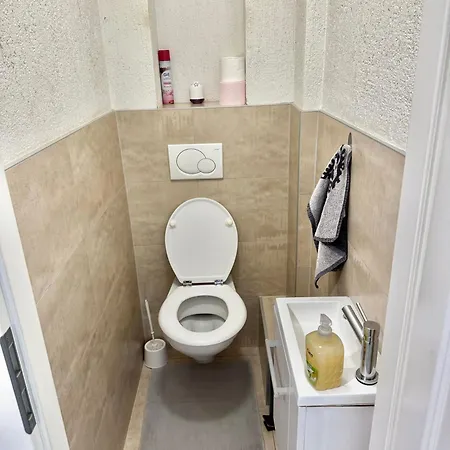 3 Avec Salon Et Terrasse Apartamento *